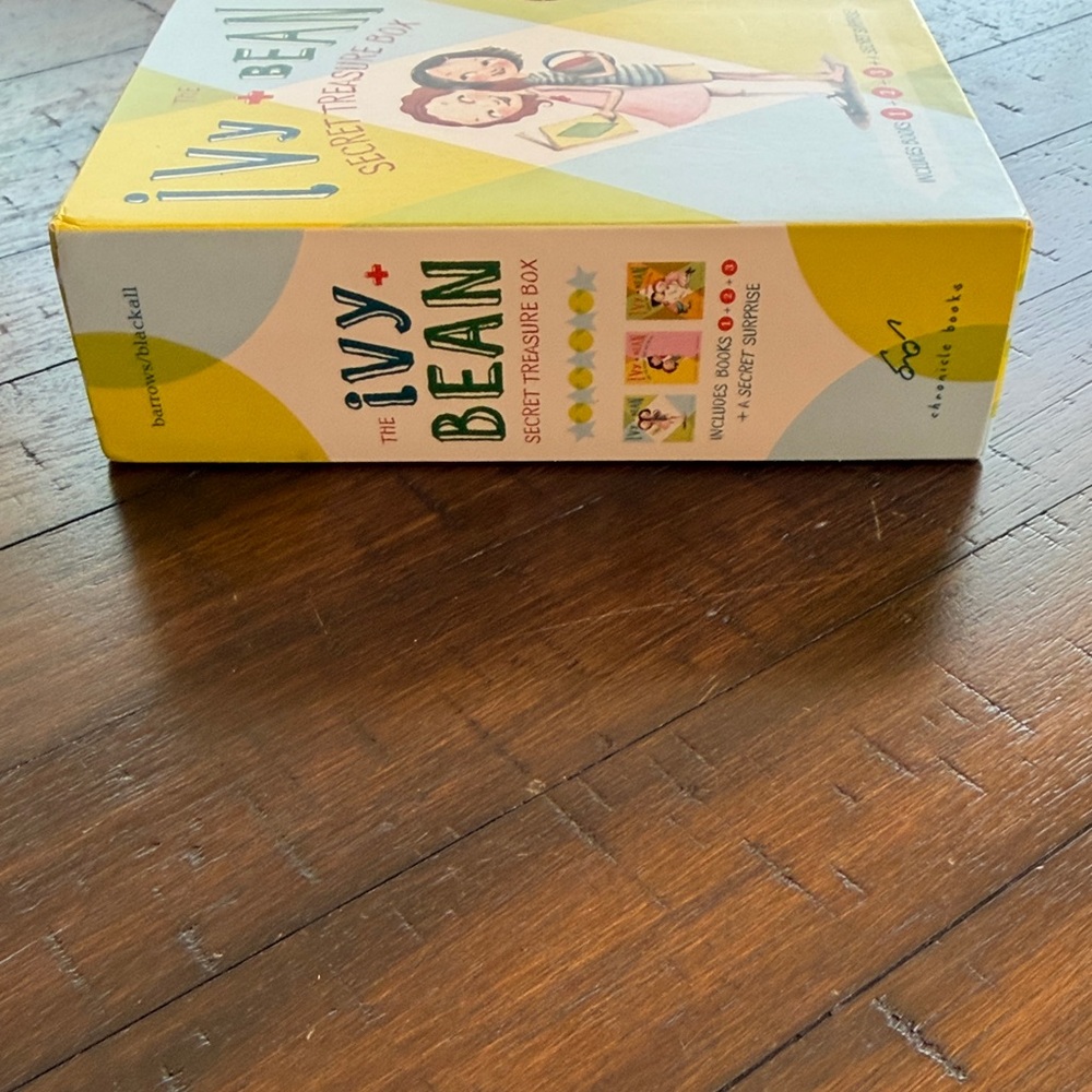 Chronicle Books Ivy + Bean Boxed Set - Series 1, 2, & 3 - Picture 8 of 10